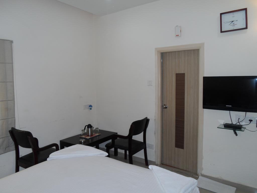 The Crown Hotel Hyderabad Exterior photo
